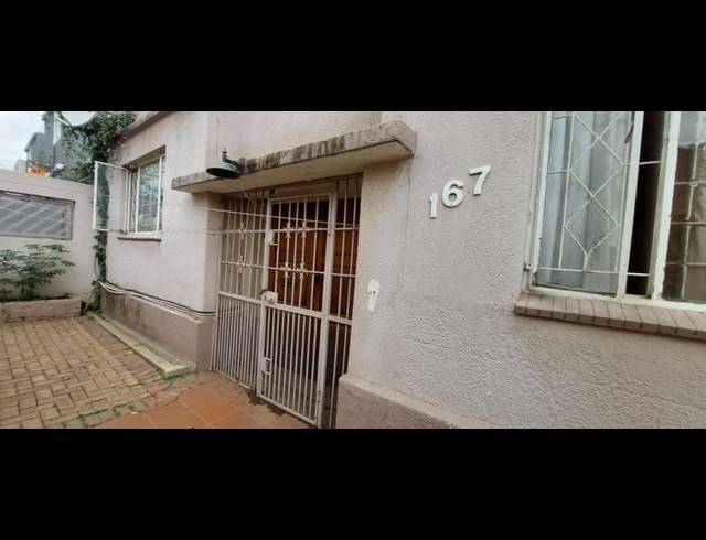 5 BEDROOM TOWNHOUSE FOR SALE IN ROSETTENVILLE